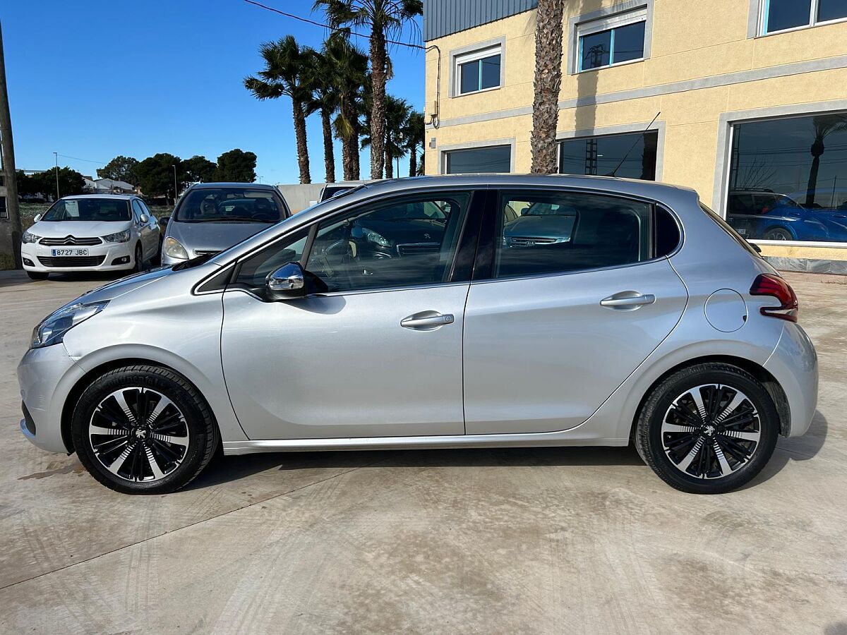 PEUGEOT 208 ALLURE 1.2 E-THP AUTO SPANISH LHD IN SPAIN 71000 MILES SUPERB 2018